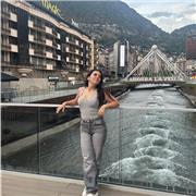 Soy una chica que tiene un castellano nativo, estoy estudiando auxiliar de enfermería, y estoy preparada para dar clases a niños